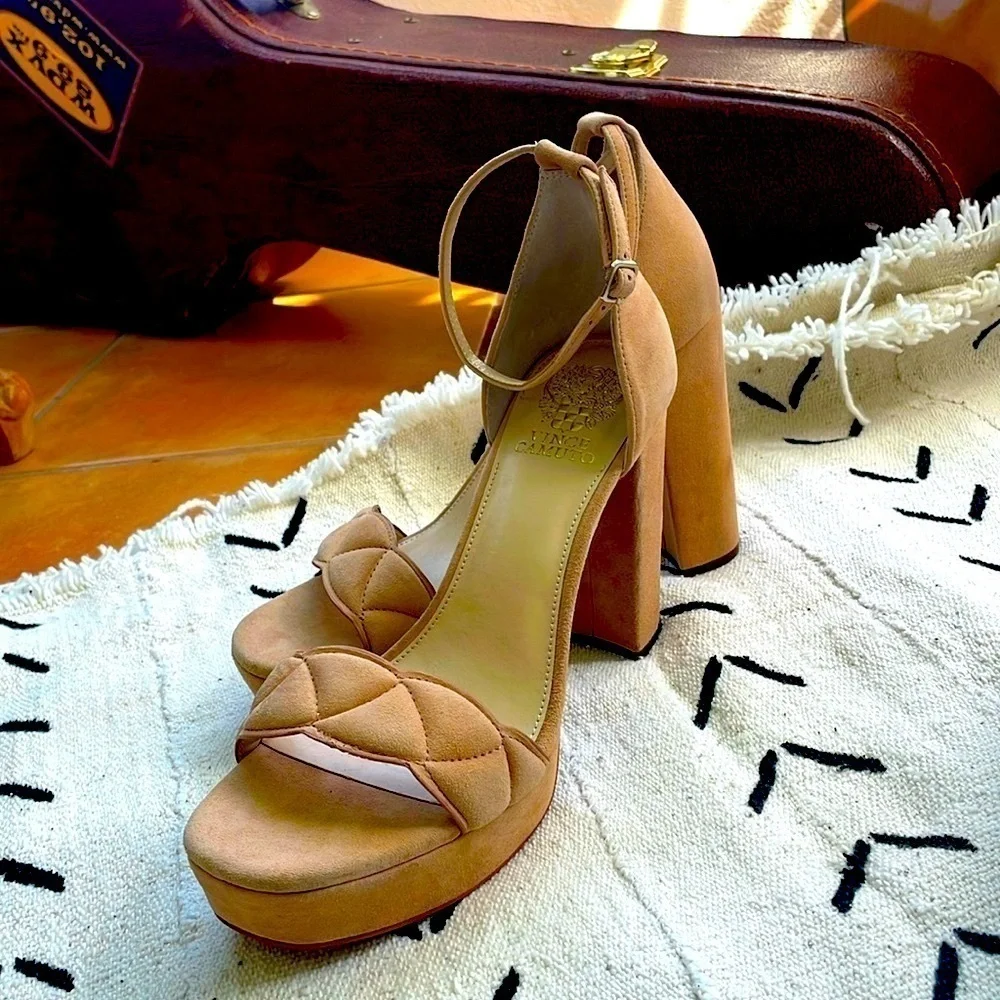 NWT Vince Camuto 5” Anklestrap Platforms in Vintage Nude Size 10‎ 1/2